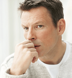 Ein Mann dachte während der Erregung an Ausfluss