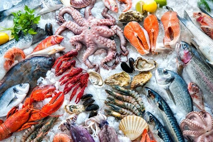 Verschiedene Meeresfrüchte in der Ernährung eines Mannes zur Testosteronproduktion
